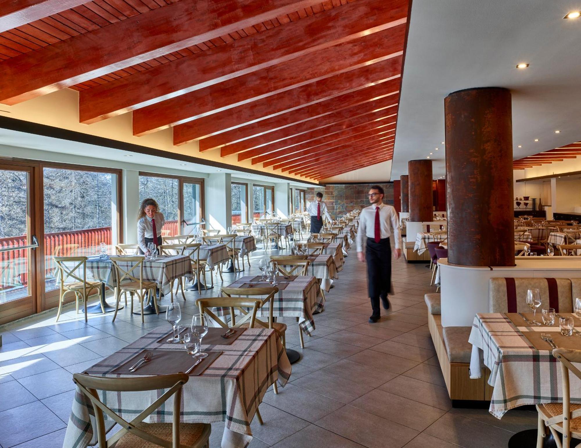 Hotel Sansicario Majestic Cesana Torinese Exterior photo